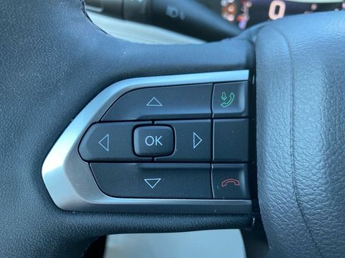 Certified 2025 Jeep Compass Limited AWD/4WD image 35
