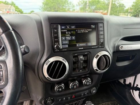 Used 2013 Jeep Wrangler Unlimited Sahara w/ Connectivity Group AWD/4WD image 18