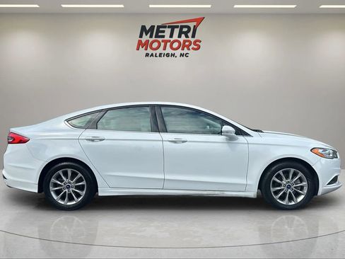 Used 2017 Ford Fusion SE image 7