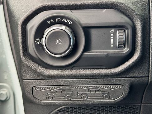Used 2024 Jeep Wrangler Unlimited Sport AWD/4WD image 30