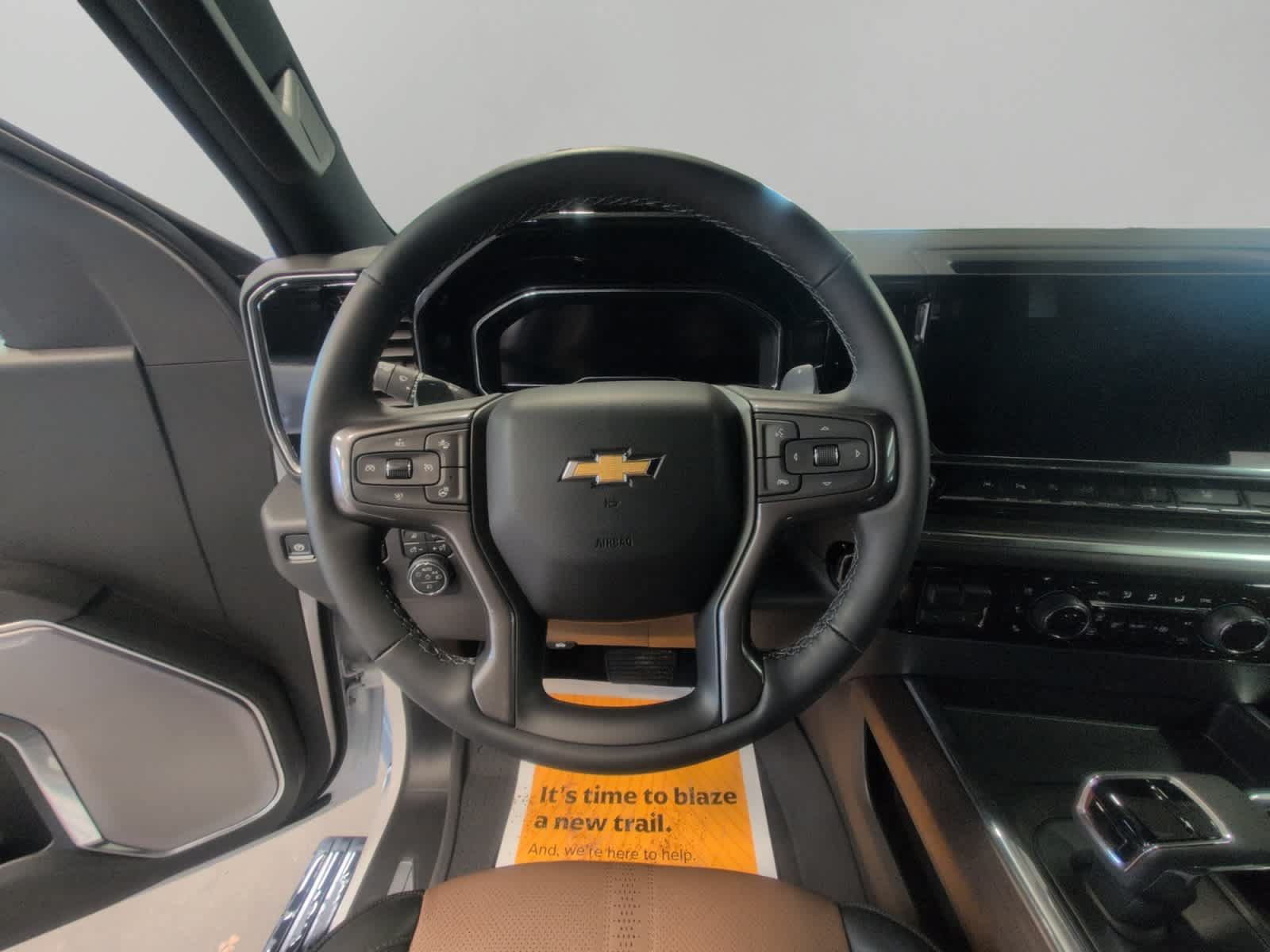 Used 2025 Chevrolet Silverado 1500 High Country w/ Technology Package AWD/4WD image 12