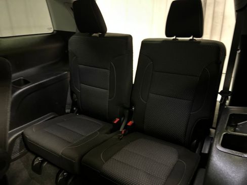 Used 2023 GMC Acadia SLE w/ Driver Convenience Package image 23