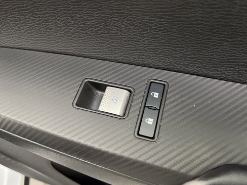 Used 2025 Mitsubishi Outlander SE FWD image 33