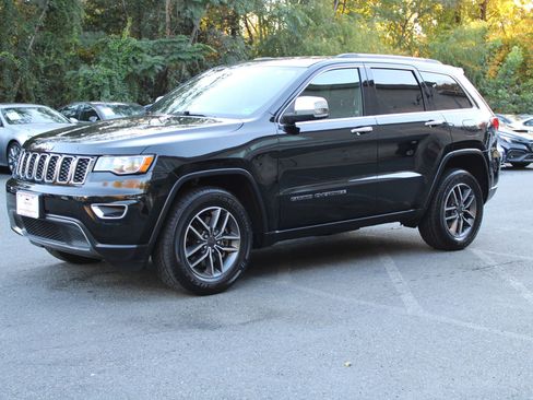 Used 2021 Jeep Grand Cherokee Limited w/ Luxury Group II image 3