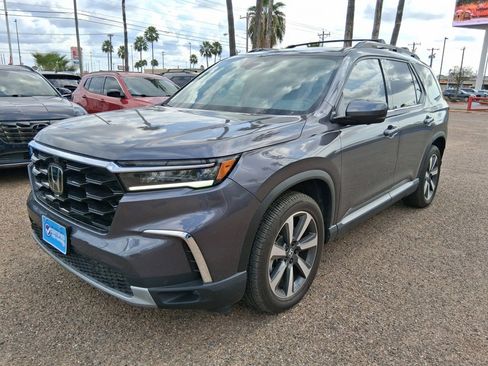 Used 2023 Honda Pilot Elite image 3