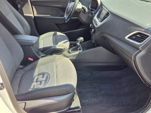 Used 2022 Hyundai Accent Limited FWD image 16