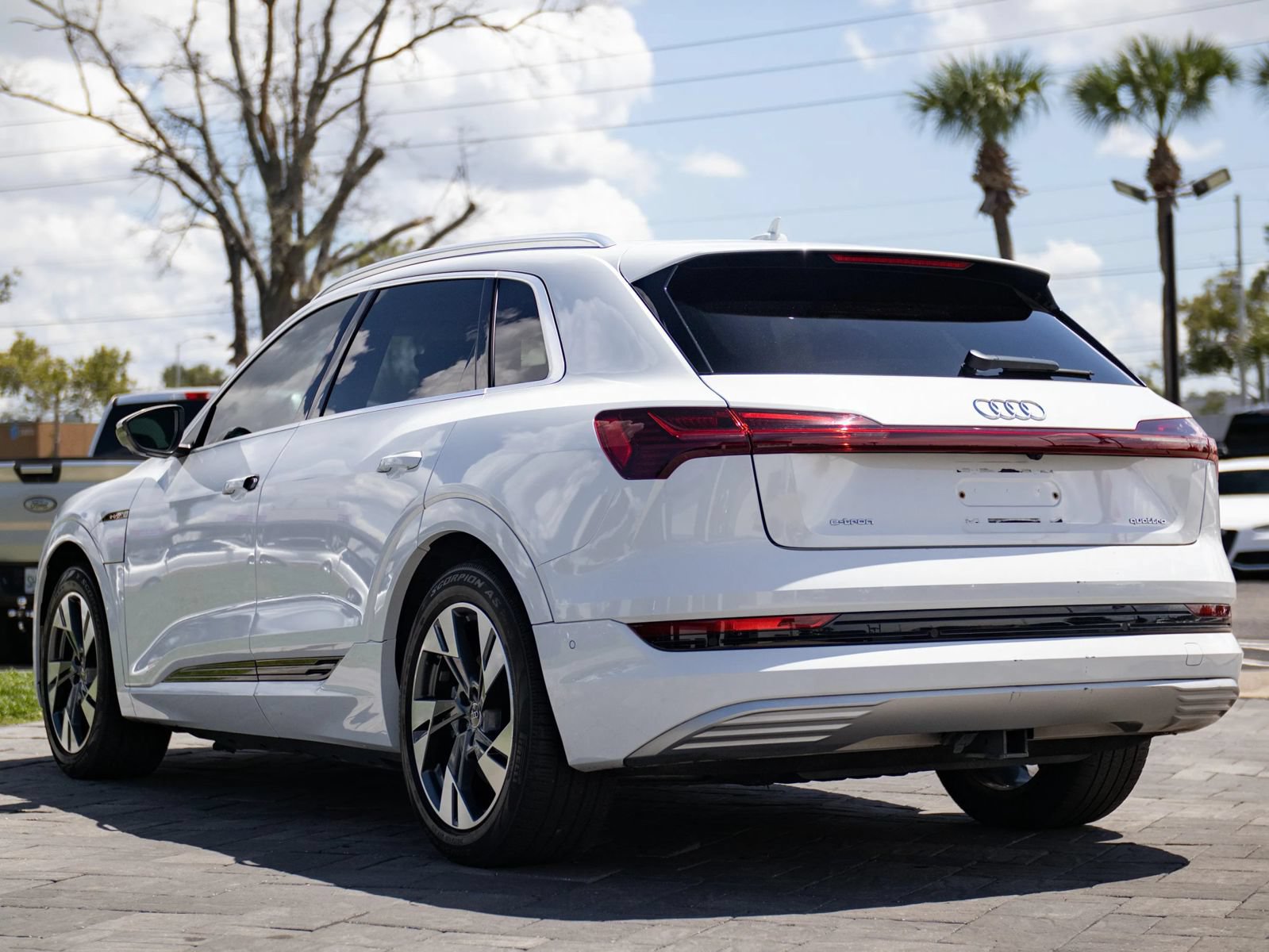 Used 2021 Audi e-tron Premium Plus w/ Premium Plus Package AWD/4WD image 9