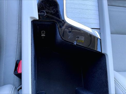 Used 2026 Volvo XC60 B5 Ultra w/ Climate Package image 36