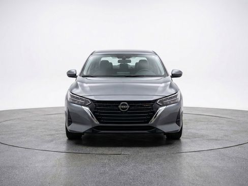 Used 2025 Nissan Sentra SV image 2
