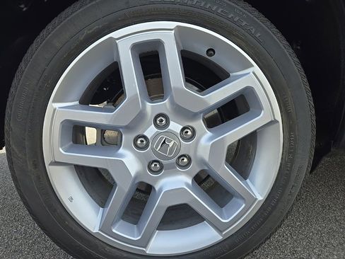 Used 2025 Honda Passport EX-L image 11