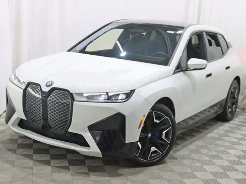 Used 2023 BMW iX xDrive50 w/ Premium Package image 6