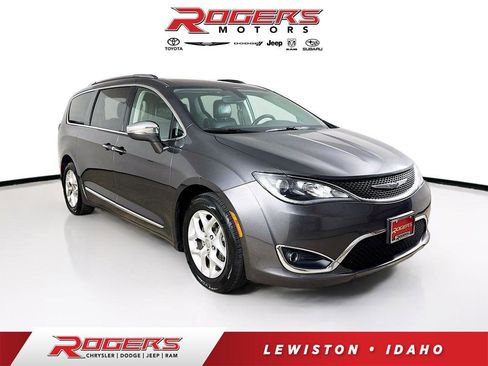 Used 2020 Chrysler Pacifica Limited image 1