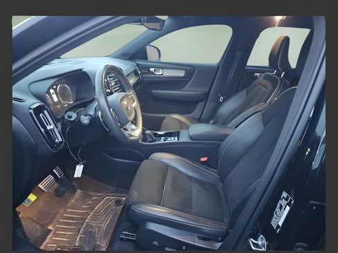 Used 2020 Volvo XC40 T5 R-Design image 23
