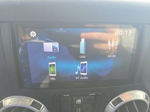 Used 2013 Jeep Wrangler Unlimited Sahara image 29