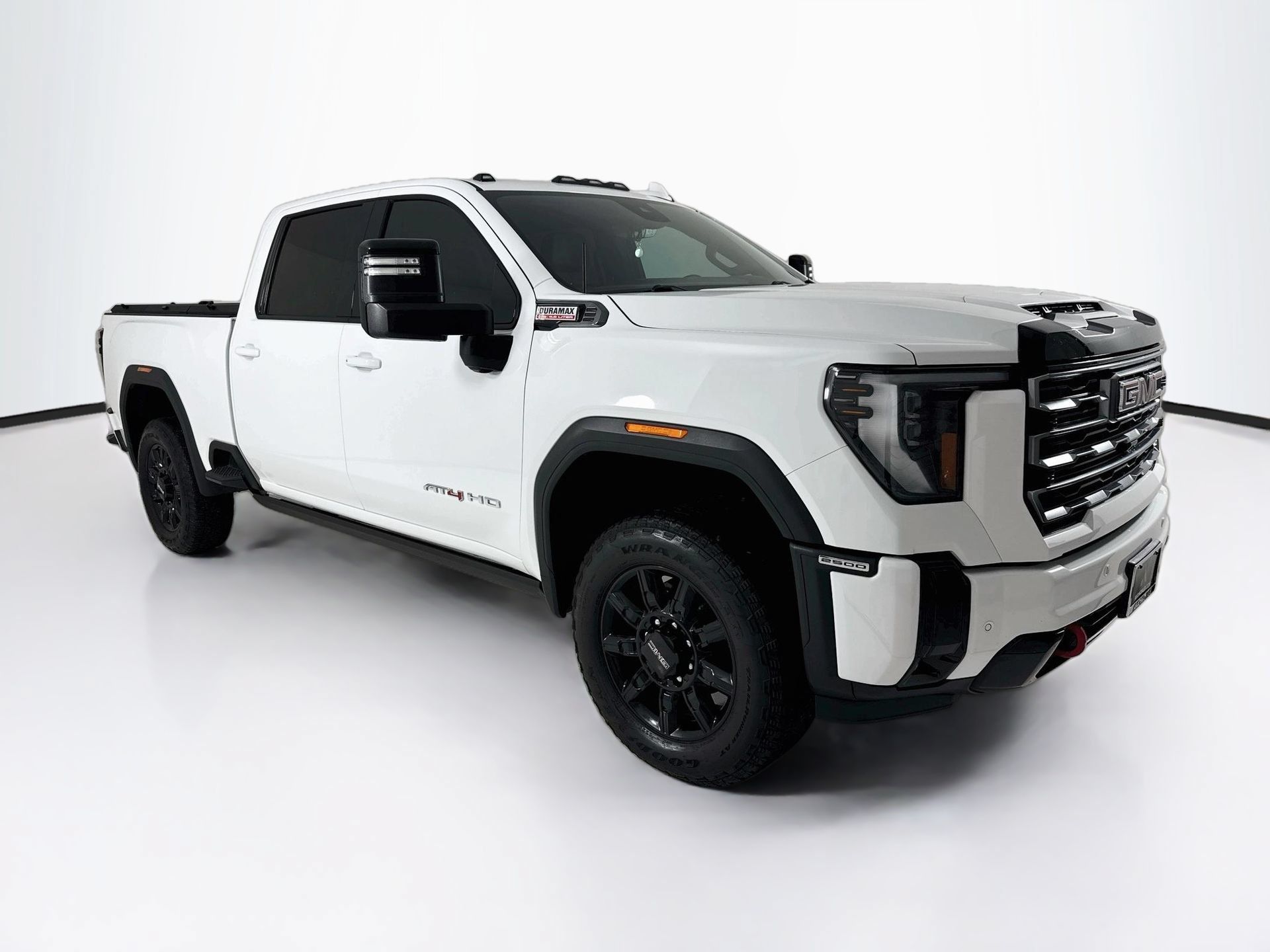 Used 2025 GMC Sierra 2500 AT4 w/ Technology Package AWD/4WD image 1