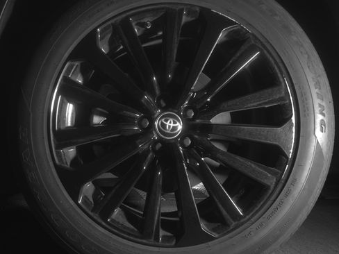 Used 2025 Toyota Highlander XSE image 12