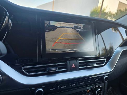 Used 2022 Kia Niro EX image 27