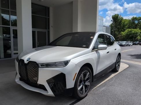 Used 2024 BMW iX xDrive50 w/ Sport Package AWD/4WD image 7