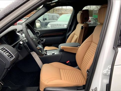 New 2026 Land Rover Discovery Dynamic SE image 12