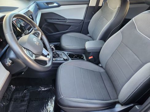 Certified 2024 Volkswagen Taos SE image 7