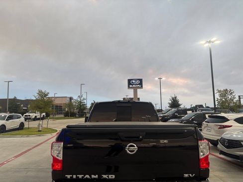 Used 2017 Nissan Titan SV RWD image 8