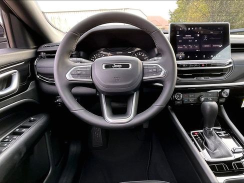 New 2026 Jeep Compass Latitude AWD/4WD image 21