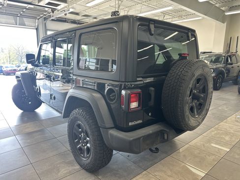 Used 2018 Jeep Wrangler Unlimited Sport image 11