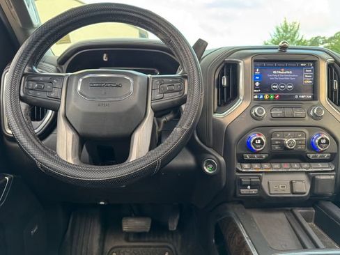 Used 2020 GMC Sierra 2500 Denali w/ Denali Ultimate Package AWD/4WD image 9