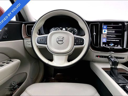 Used 2021 Volvo XC60 T6 Momentum AWD/4WD image 6