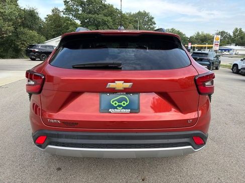 Used 2024 Chevrolet Trax LT w/ Driver Confidence Package FWD image 4