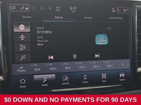 Used 2025 Chrysler Pacifica Select FWD image 15