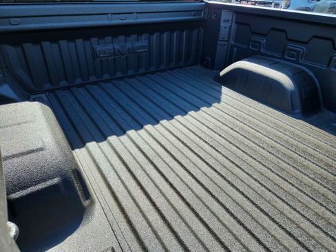 New 2026 GMC Sierra 1500 SLT image 9