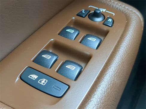 Used 2022 Volvo XC60 B5 Momentum w/ Advanced Package image 23