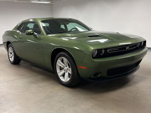 Used 2023 Dodge Challenger SXT RWD image 5