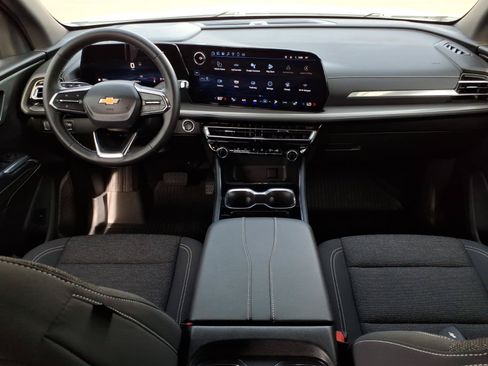 Used 2025 Chevrolet Traverse LT w/ Driver Confidence Package FWD image 16