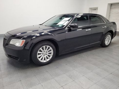 Used 2014 Chrysler 300 RWD image 2