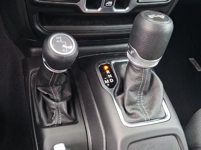 Used 2026 Jeep Wrangler Unlimited Sahara AWD/4WD image 14
