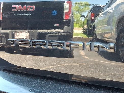 Used 2023 GMC Terrain SLT w/ Infotainment Package II AWD/4WD image 32