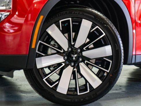 New 2025 Mitsubishi Outlander SE image 3