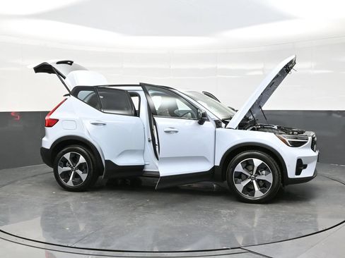 Used 2026 Volvo XC40 B5 Plus AWD/4WD image 45