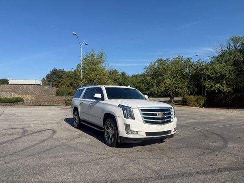 Used 2016 Cadillac Escalade ESV Luxury AWD/4WD image 1