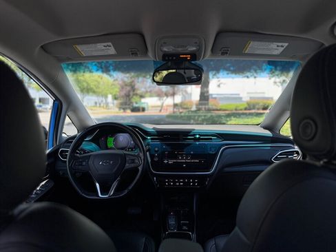 Used 2022 Chevrolet Bolt LT w/ Infotainment Package FWD image 13