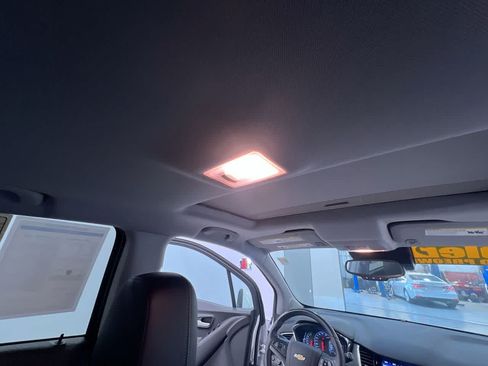 Used 2020 Chevrolet Trax Premier FWD image 38