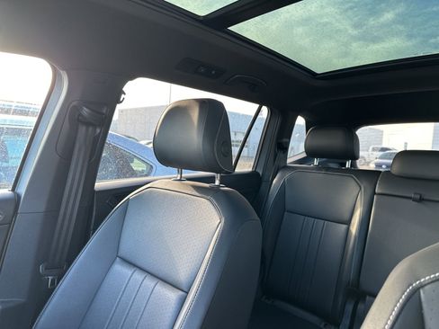 Used 2024 Volkswagen Tiguan SE R-Line AWD/4WD image 6