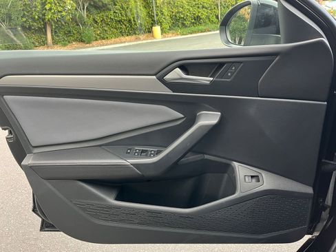 Used 2025 Volkswagen Jetta SE image 20