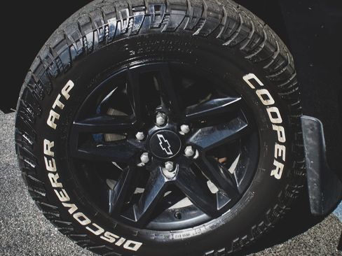 Used 2021 Chevrolet Silverado 1500 LT Trail Boss w/ Convenience Package II AWD/4WD image 4
