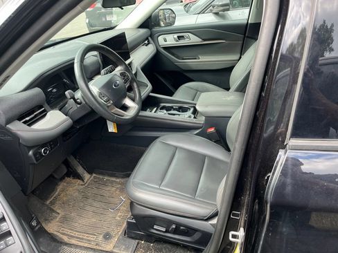Used 2025 Ford Explorer Active w/ Active Comfort Package AWD/4WD image 4
