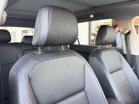 Used 2019 Volkswagen Tiguan SE w/ Panoramic Sunroof Package image 28