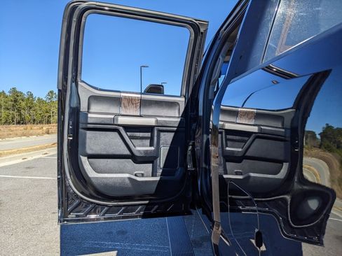 Used 2018 Ford F250 Lariat w/ Lariat Ultimate Package image 61