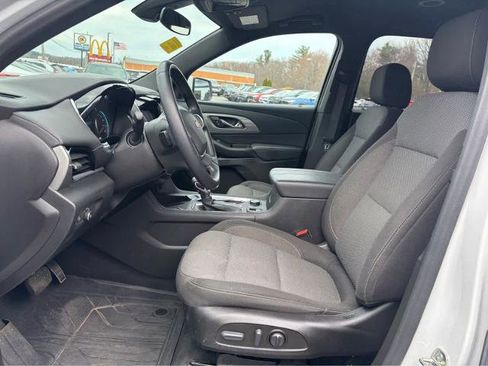 Used 2023 Chevrolet Traverse LT image 18